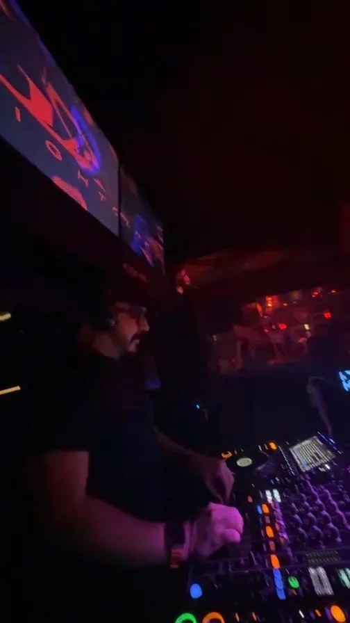 Live from @legacybos - Back 2 back remixes of JUMP + Abracadabra! Thank you Boston! Always fun! ❤️